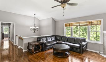 24 Ken Oaks Dr, Danbury, CT 06810