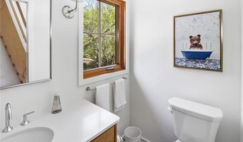 10 Wyndham Hill Rd Adu, Middletown, RI 02842