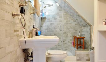 187 W 48TH St, Bayonne, NJ 07002