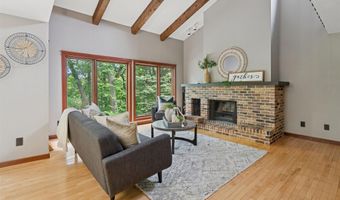1331 N BRIARCLIFF Dr, Appleton, WI 54915