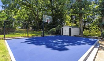 7111 CINDY Ln, Annandale, VA 22003