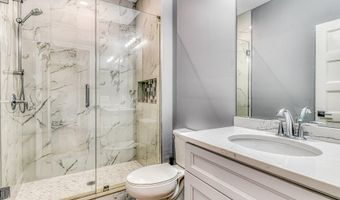 2 Railroad Ave, Bayville, NJ 08721