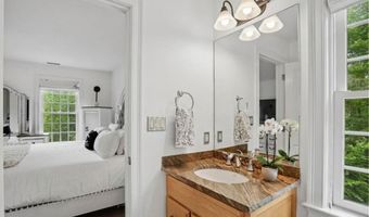14 Aspen Ln, Bedford, NH 03110