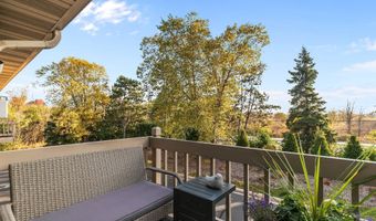 3333 N CASALOMA Dr 9, Appleton, WI 54913