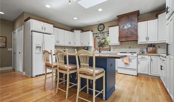 1250 Woodsview Dr, Akron, OH 44313