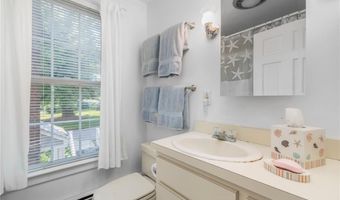 44 Bliss Mine Rd 10, Middletown, RI 02842