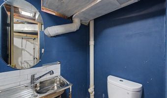 302 Village Cir, Altoona, IA 50009