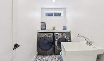 4001 Isle Dr, Carlsbad, CA 92008