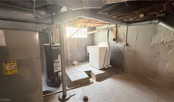592 Lindell St, Akron, OH 44305