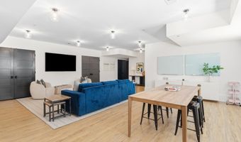 7101 LONGWOOD Dr, Bethesda, MD 20817