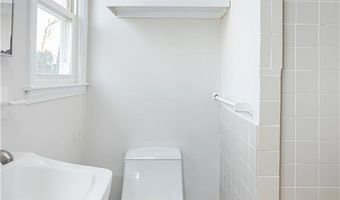 11 Granada Ter, Middletown, RI 02842