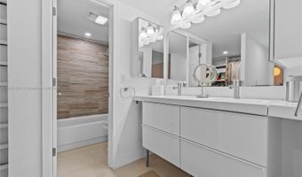 3301 N Country Club Dr 607, Aventura, FL 33180