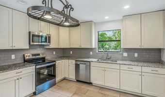 132 PORTSOUTH Ln, Alabaster, AL 35007