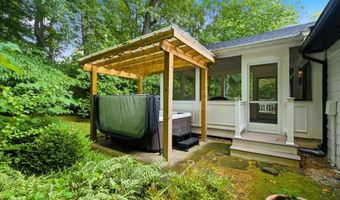 8906 TRANSUE Dr, Bethesda, MD 20817