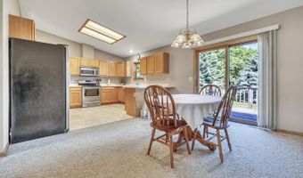 424 Emerald Dr, Arnolds Park, IA 51331