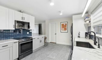 125 W Minna Ave, Avenel, NJ 07001