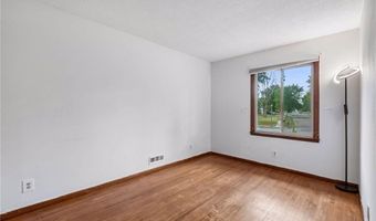 880 Whitney Dr, Apple Valley, MN 55124