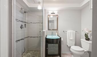 1228 11TH St, Astoria, OR 97103