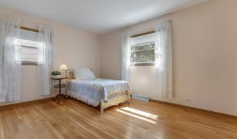 874 S Wisconsin Ave, Addison, IL 60101
