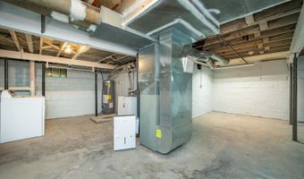 822 7th St, Ames, IA 50010