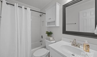 6323 Woodleigh Oaks Dr, Charlotte, NC 28226