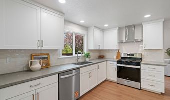 11615 SW SETTLER Way, Beaverton, OR 97008