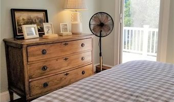 19 Stockholm St, Newport, RI 02840