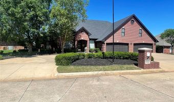 2210 Lakewood Dr, Chickasha, OK 73018