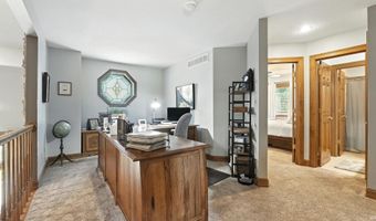 102 Greenhurst Ct, Auburn, IN 46706