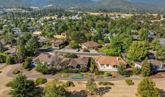 912 Cypress Point Loop, Ashland, OR 97520
