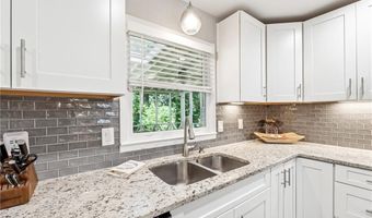 180 Pruitt Dr, Alpharetta, GA 30004