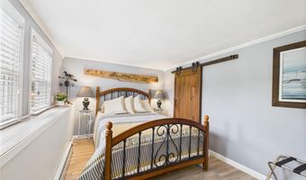 24 E Shore Rd, Narragansett, RI 02882