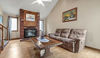 27 Country Hill Rd, Nashua, NH 03063
