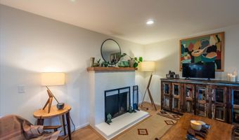 390 4TH St, Bandon, OR 97411