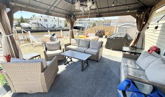 210 Fernwood Dr, Bayville, NJ 08721