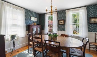281 Green End Ave, Middletown, RI 02842