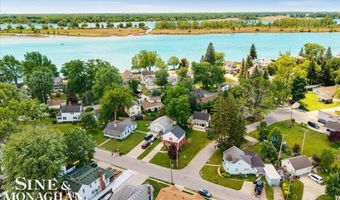 447 Ruskin Dr, Algonac, MI 48001