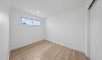 207 Hillcrest Rd, Bridgeport, CT 06606