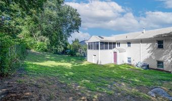 35 Sycamore Dr, Cranston, RI 02921