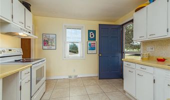 39 Franks Neck Rd, Narragansett, RI 02882