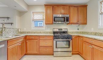 6106 BANGOR Dr, Alexandria, VA 22303