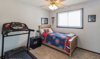 1942 Trail Ridge St, Arlington Heights, IL 60004