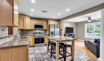 317 Trenton Ave N, Bayville, NJ 08721