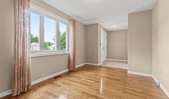 27 Country Hill Rd, Nashua, NH 03063
