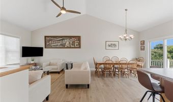 39 Hope Ln, Narragansett, RI 02882
