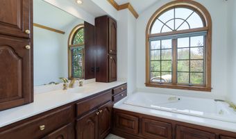 9 Howd Ave, Branford, CT 06405