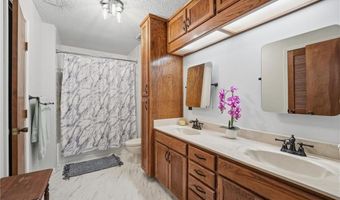 17274 Kansas Ave, Basehor, KS 66012