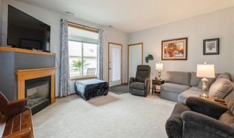 528 Kelsey Ln, Altoona, IA 50009