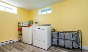 43 Deerfield Dr, Warwick, RI 02886
