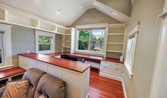 586 B St, Ashland, OR 97520